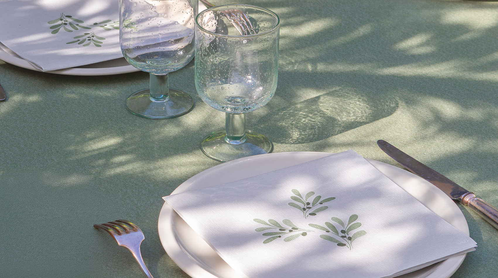 SPRING COLOURS &<br>SUMMER MOODS 